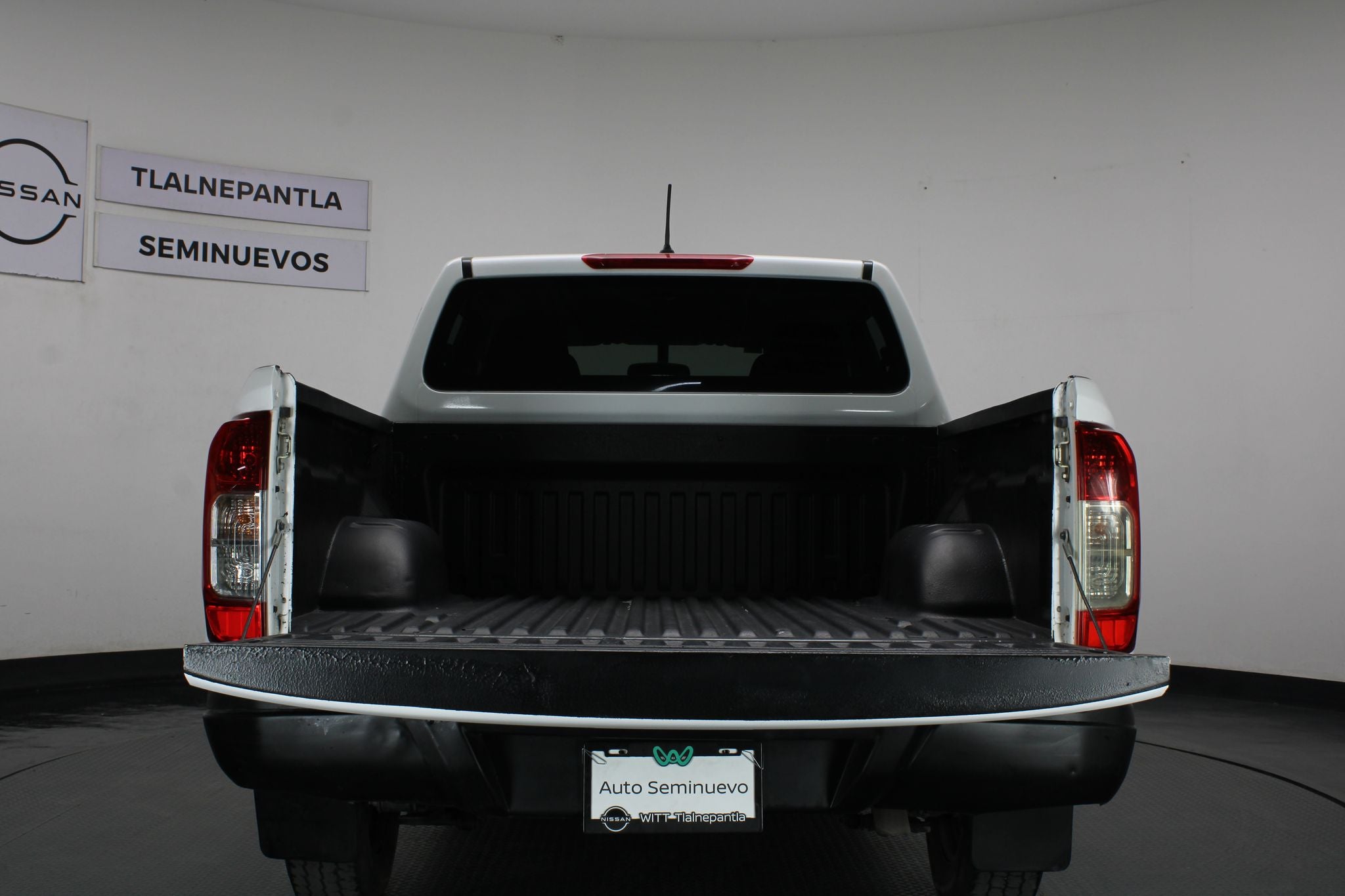 2020 Nissan NP300 Doble Cabina 2.5 SE Paq Seguridad Mt