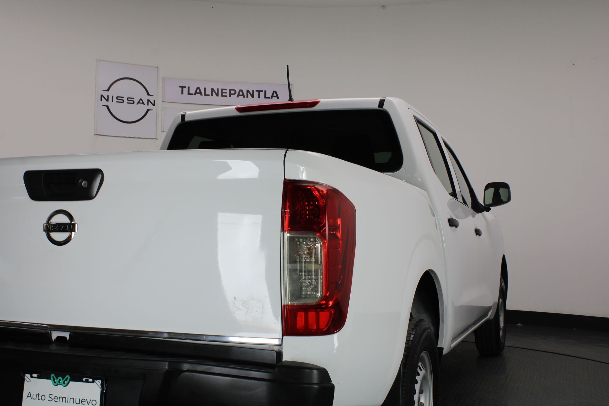 2020 Nissan NP300 Doble Cabina 2.5 SE Paq Seguridad Mt