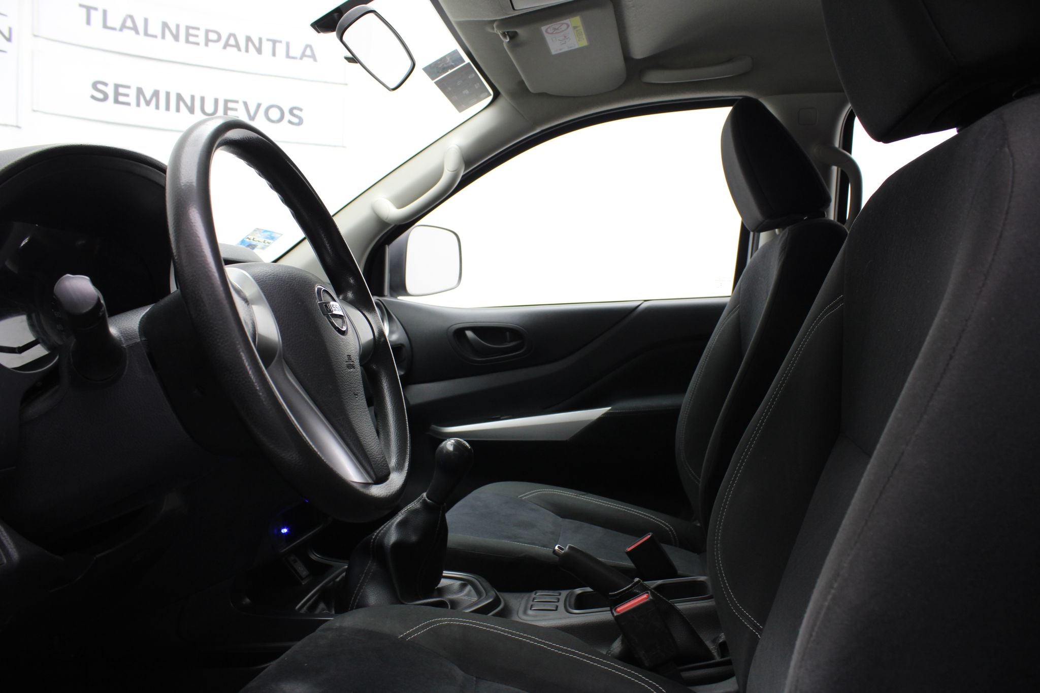 2020 Nissan NP300 Doble Cabina 2.5 SE Paq Seguridad Mt