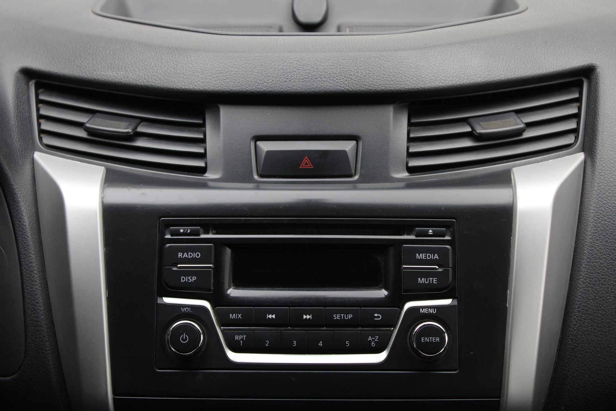 2020 Nissan NP300 Doble Cabina 2.5 SE Paq Seguridad Mt