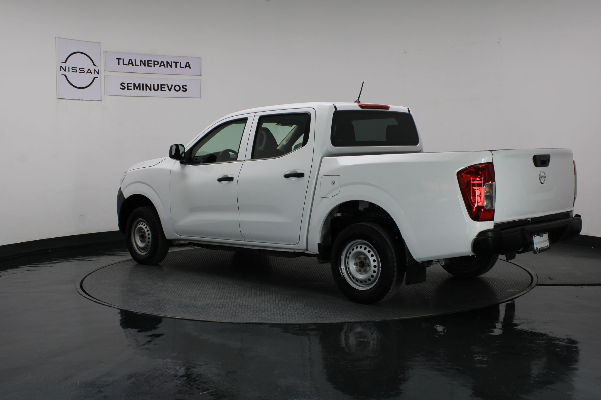 2020 Nissan NP300 Doble Cabina 2.5 SE Paq Seguridad Mt