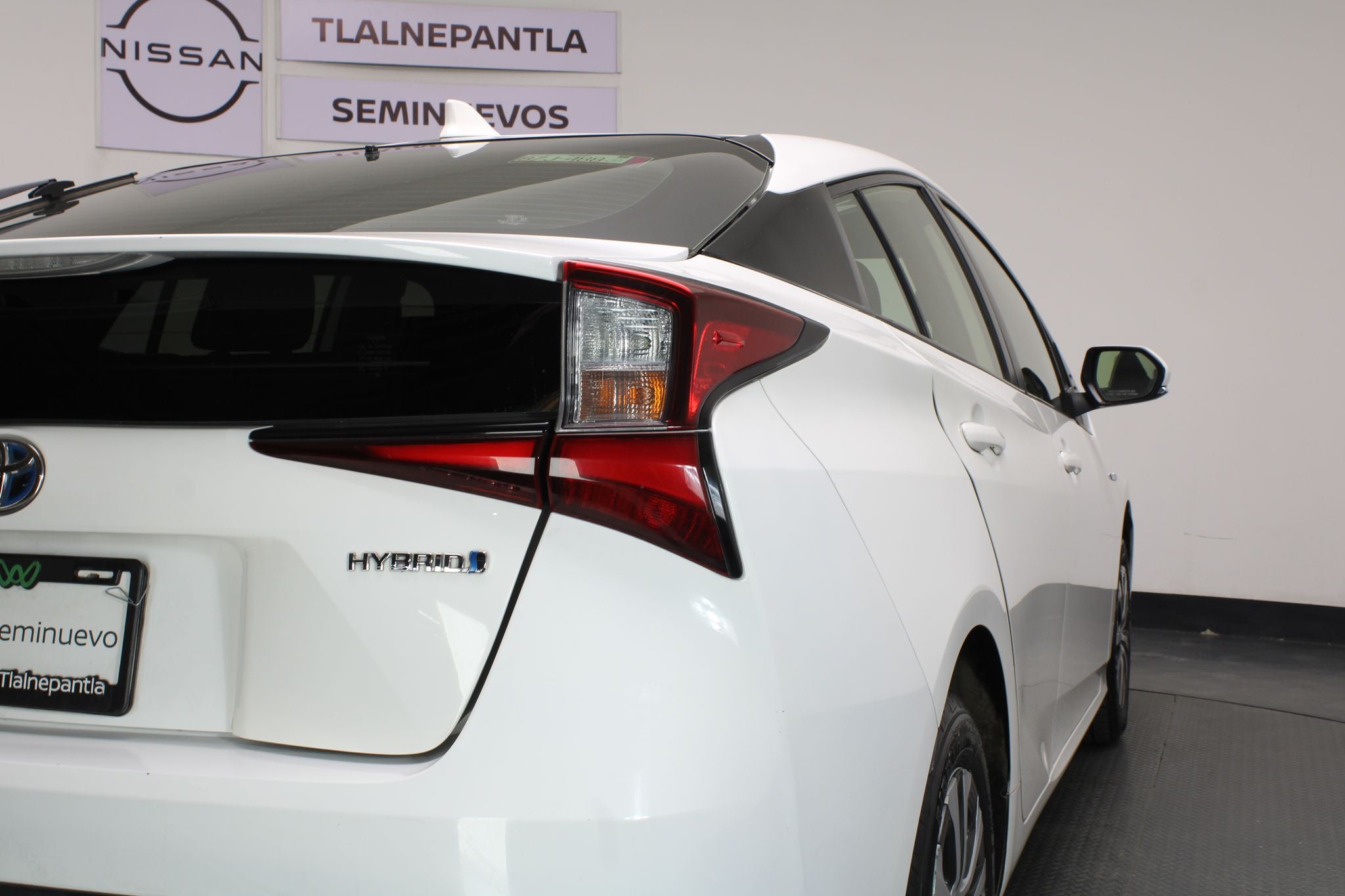 2020 Toyota Prius 1.8 Base Hibrido Cvt